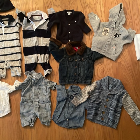 Bundle of baby boy name brand like new 3-12 months clothing: sweaters, jeans, - Picture 4 of 16
